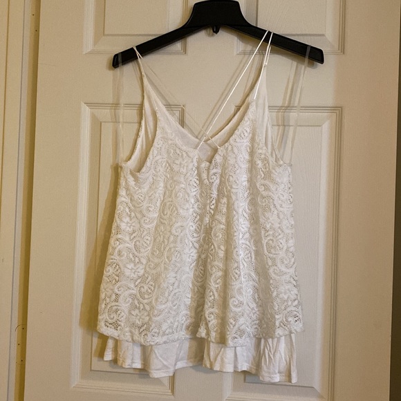 ⭐️White lace tank top - Picture 2 of 4